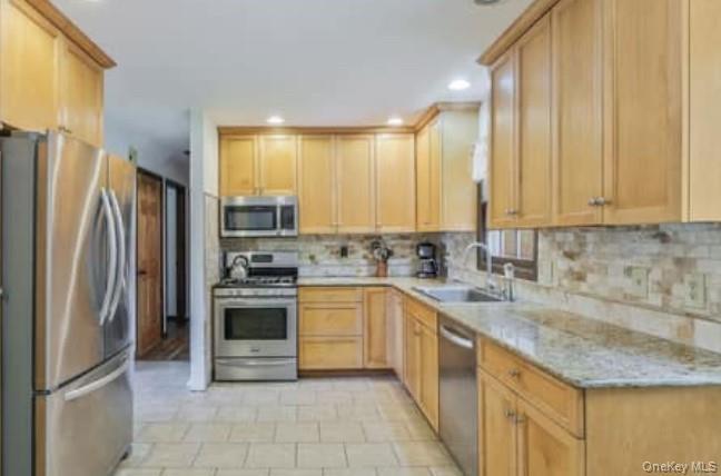 Single Family Willow Terrace Suffolk County, NY 11957, MLS-901364-10