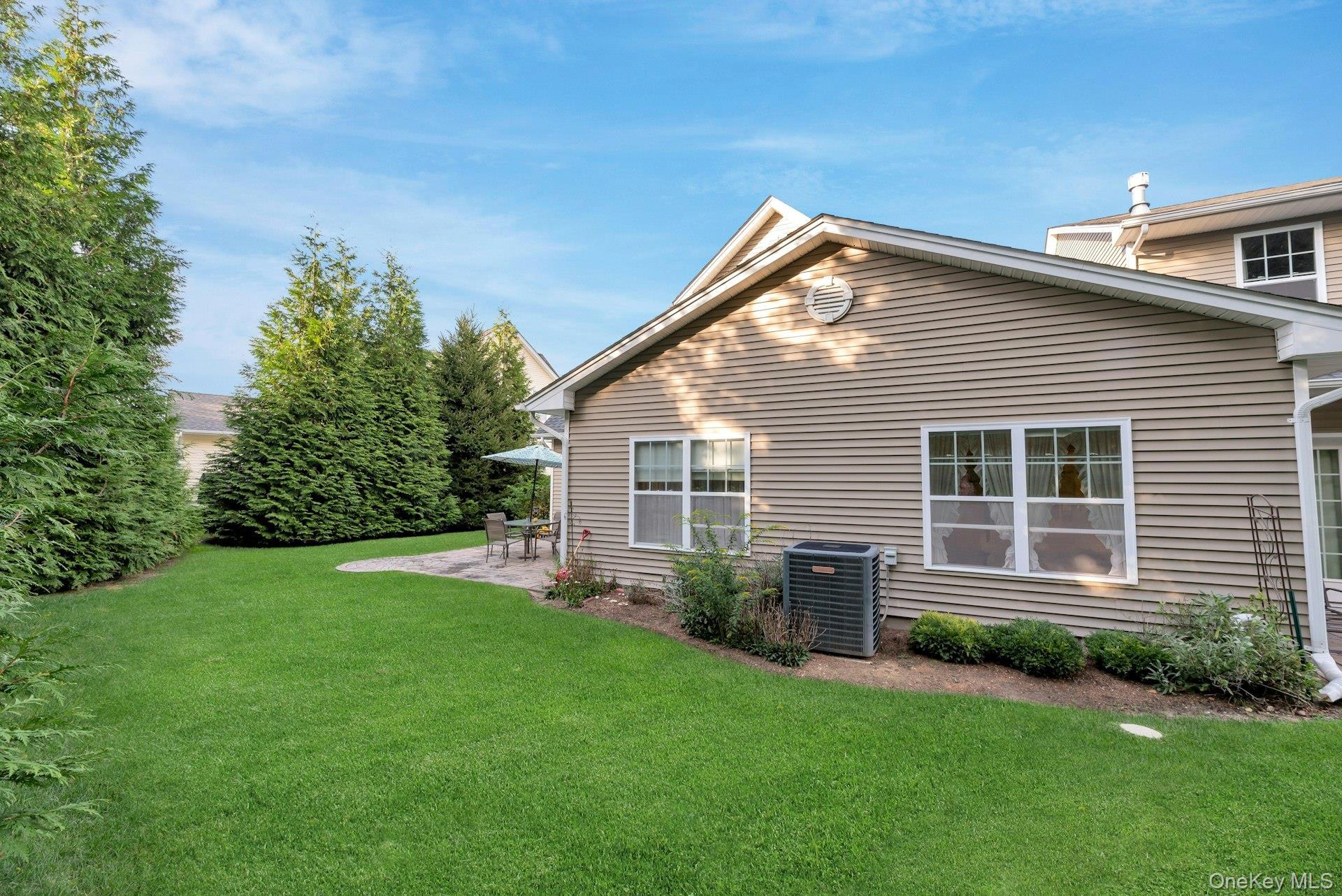 Single Family Stoneleigh  Suffolk County, NY 11901, MLS-901369-23