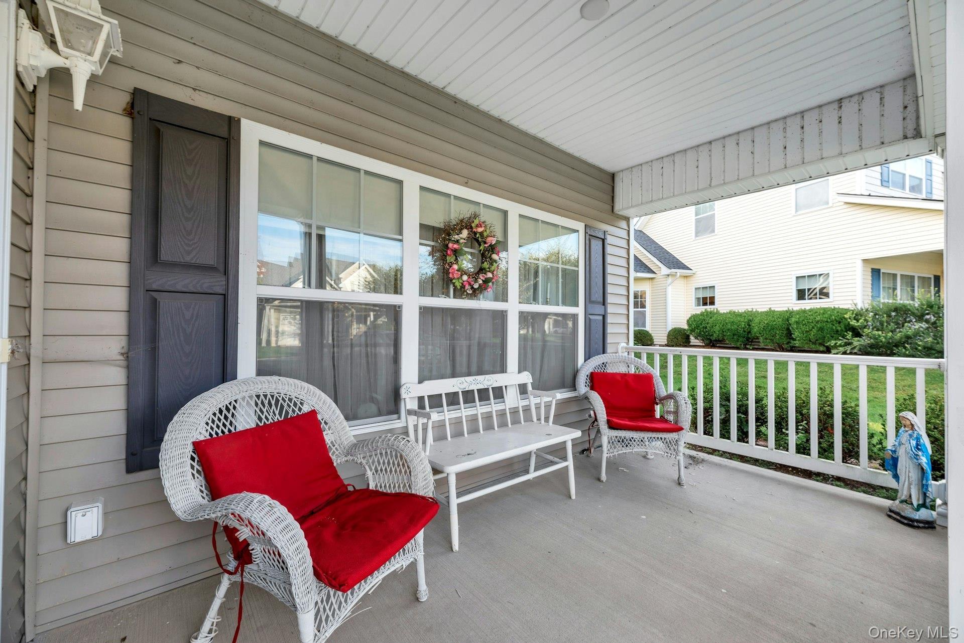 Single Family Stoneleigh  Suffolk County, NY 11901, MLS-901369-3