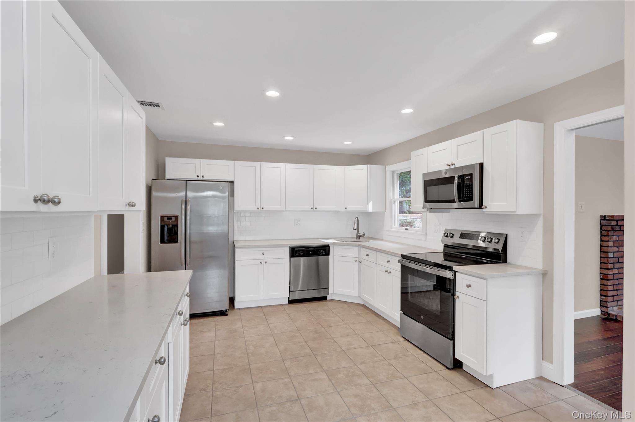 Single Family Woodside  Suffolk County, NY 11772, MLS-901405-12