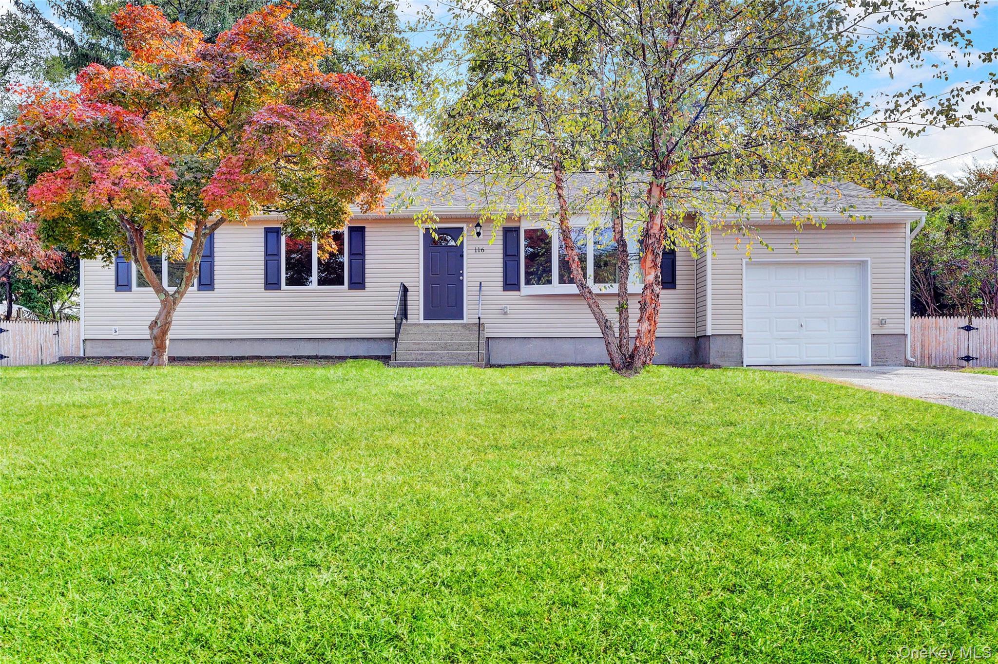 Single Family Woodside  Suffolk County, NY 11772, MLS-901405-2