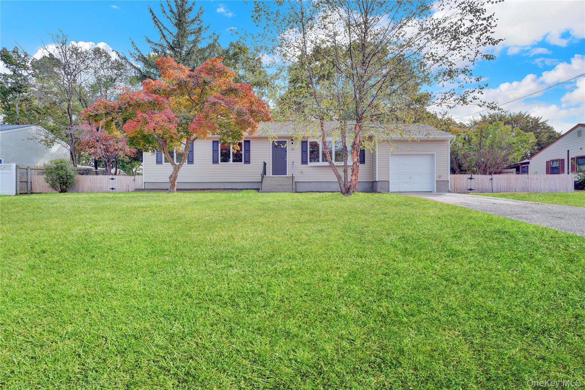 Single Family Woodside  Suffolk County, NY 11772, MLS-901405-3