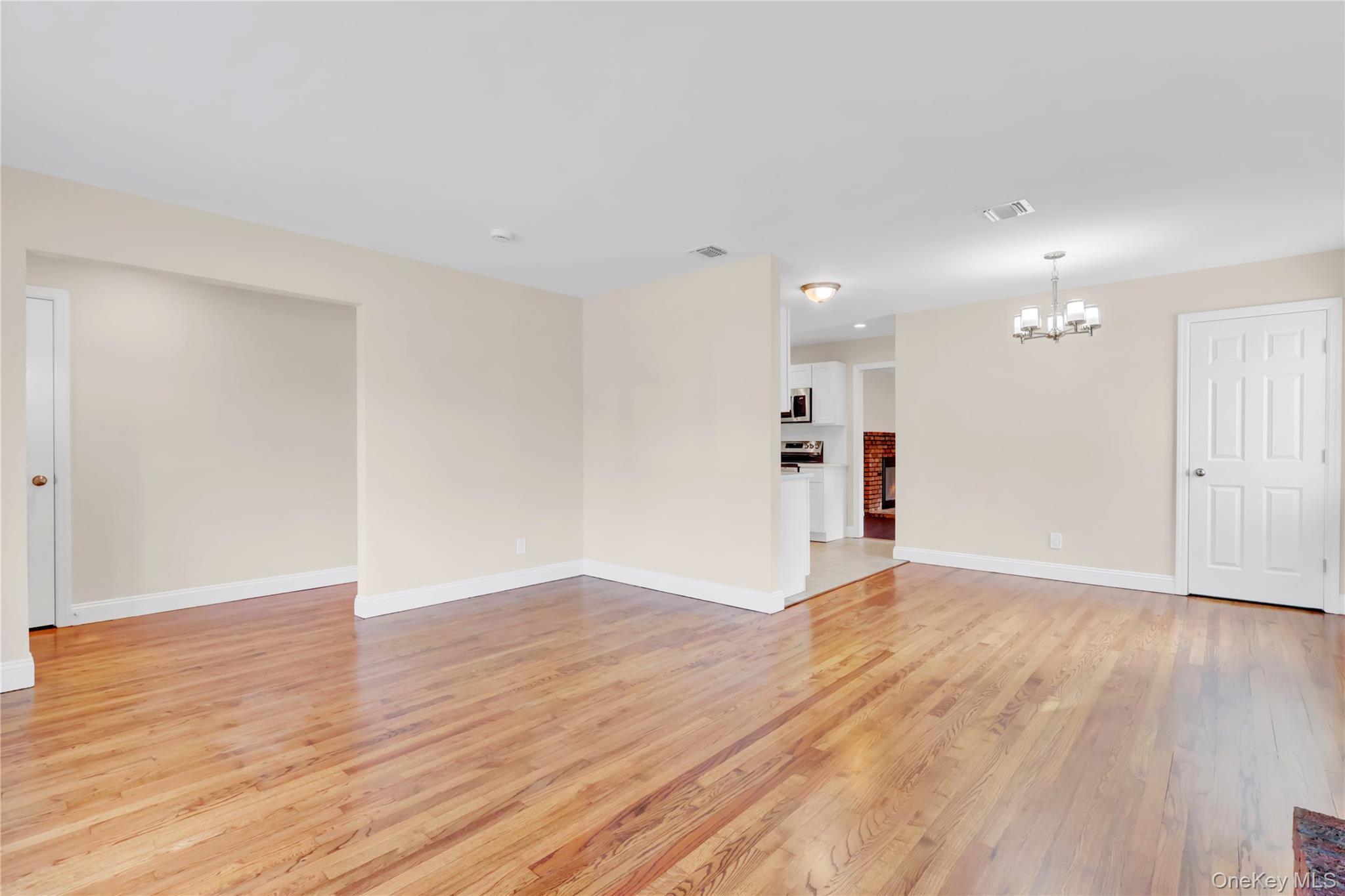 Single Family Woodside  Suffolk County, NY 11772, MLS-901405-8