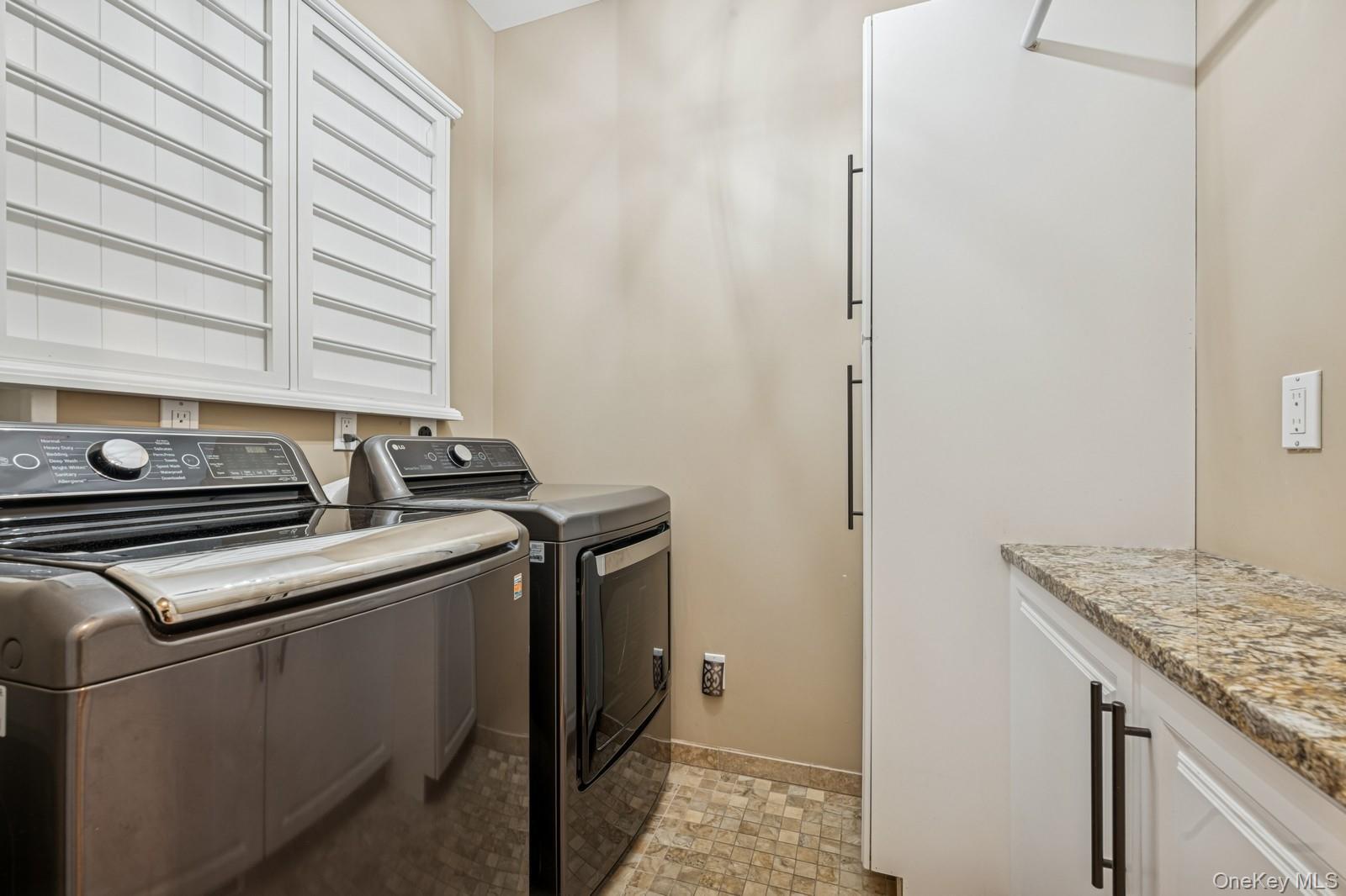 Single Family Bacon Suffolk County, NY 11780, MLS-901458-33