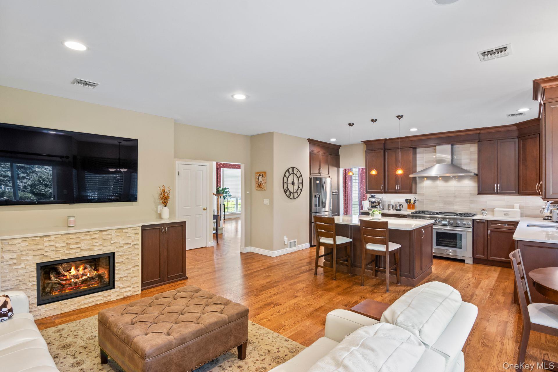 Condo Hamlet  Suffolk County, NY 11725, MLS-901532-13