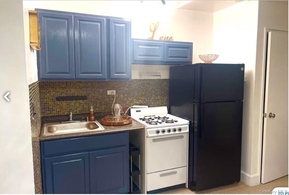 Single Family Radcliff Avenue  Bronx, NY 10469, MLS-901551-11