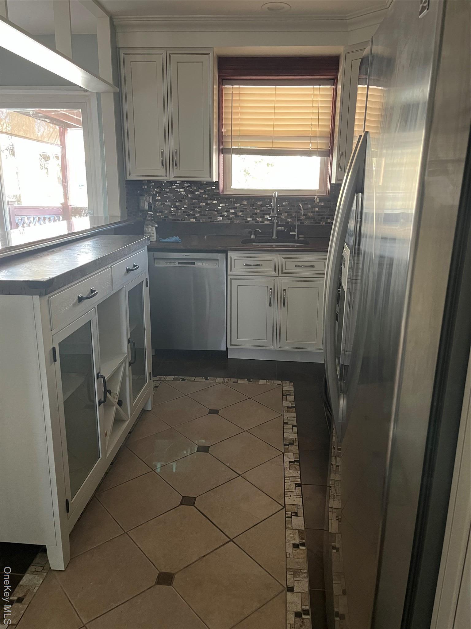 Single Family Radcliff Avenue  Bronx, NY 10469, MLS-901551-16