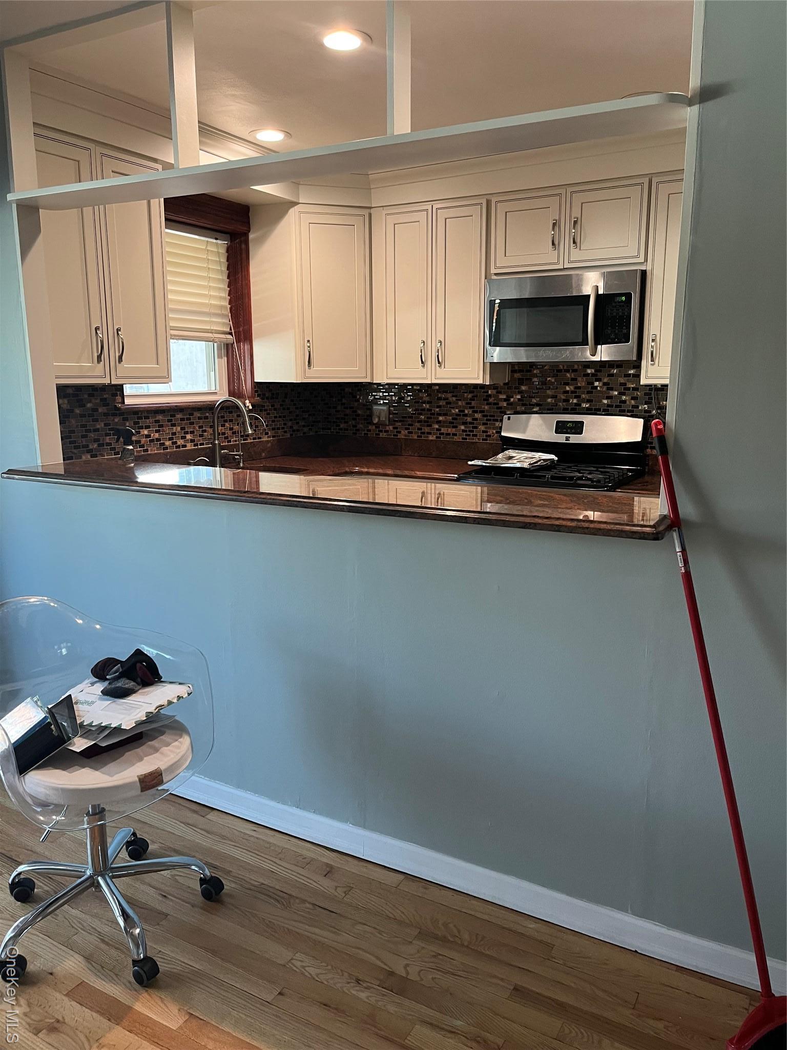 Single Family Radcliff Avenue  Bronx, NY 10469, MLS-901551-4