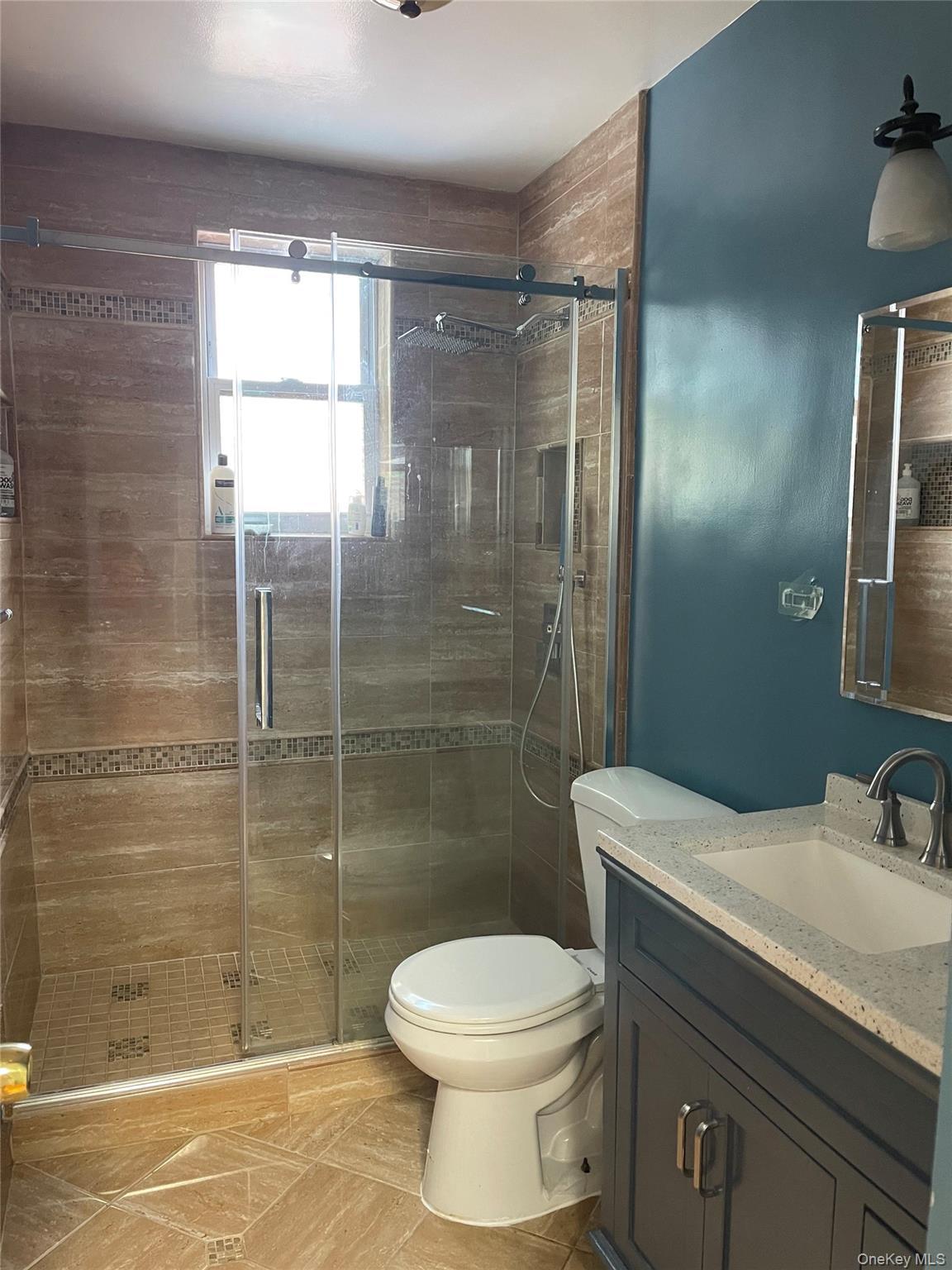 Single Family Radcliff Avenue  Bronx, NY 10469, MLS-901551-6