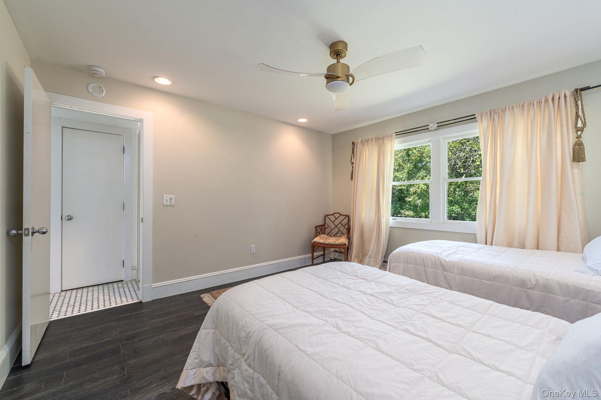 Single Family Gazon Suffolk County, NY 11964, MLS-901615-16