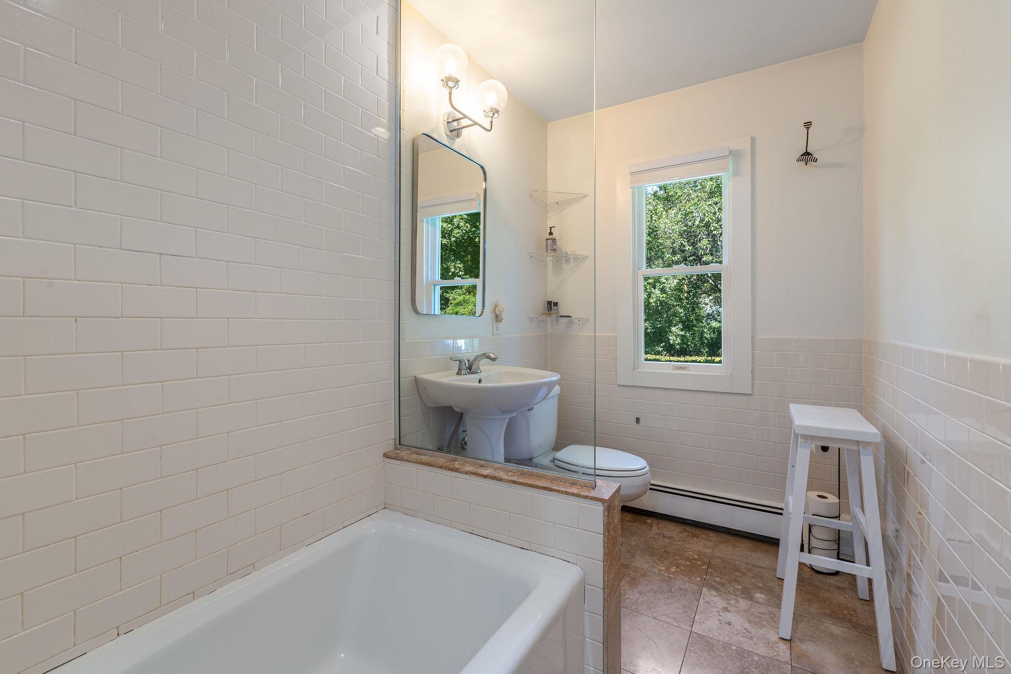 Single Family Gazon Suffolk County, NY 11964, MLS-901615-18