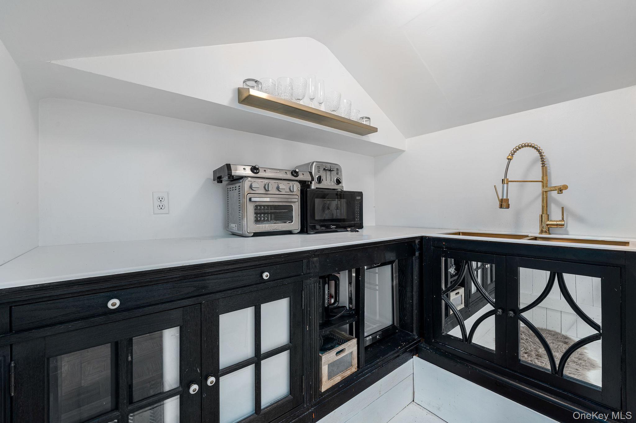 Single Family Gazon Suffolk County, NY 11964, MLS-901615-22