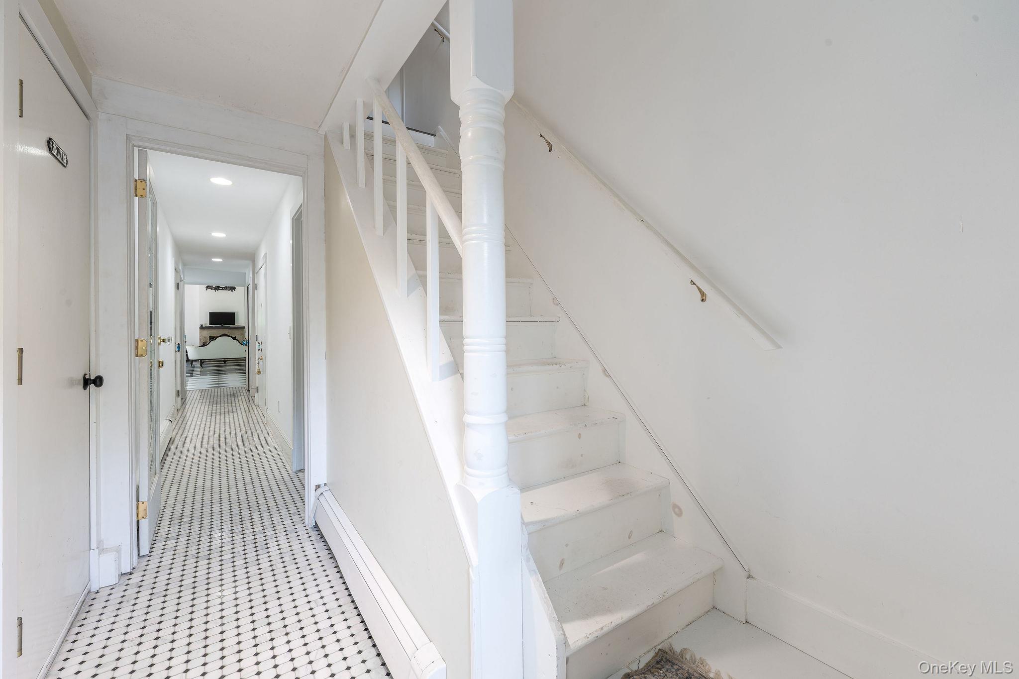 Single Family Gazon Suffolk County, NY 11964, MLS-901615-24