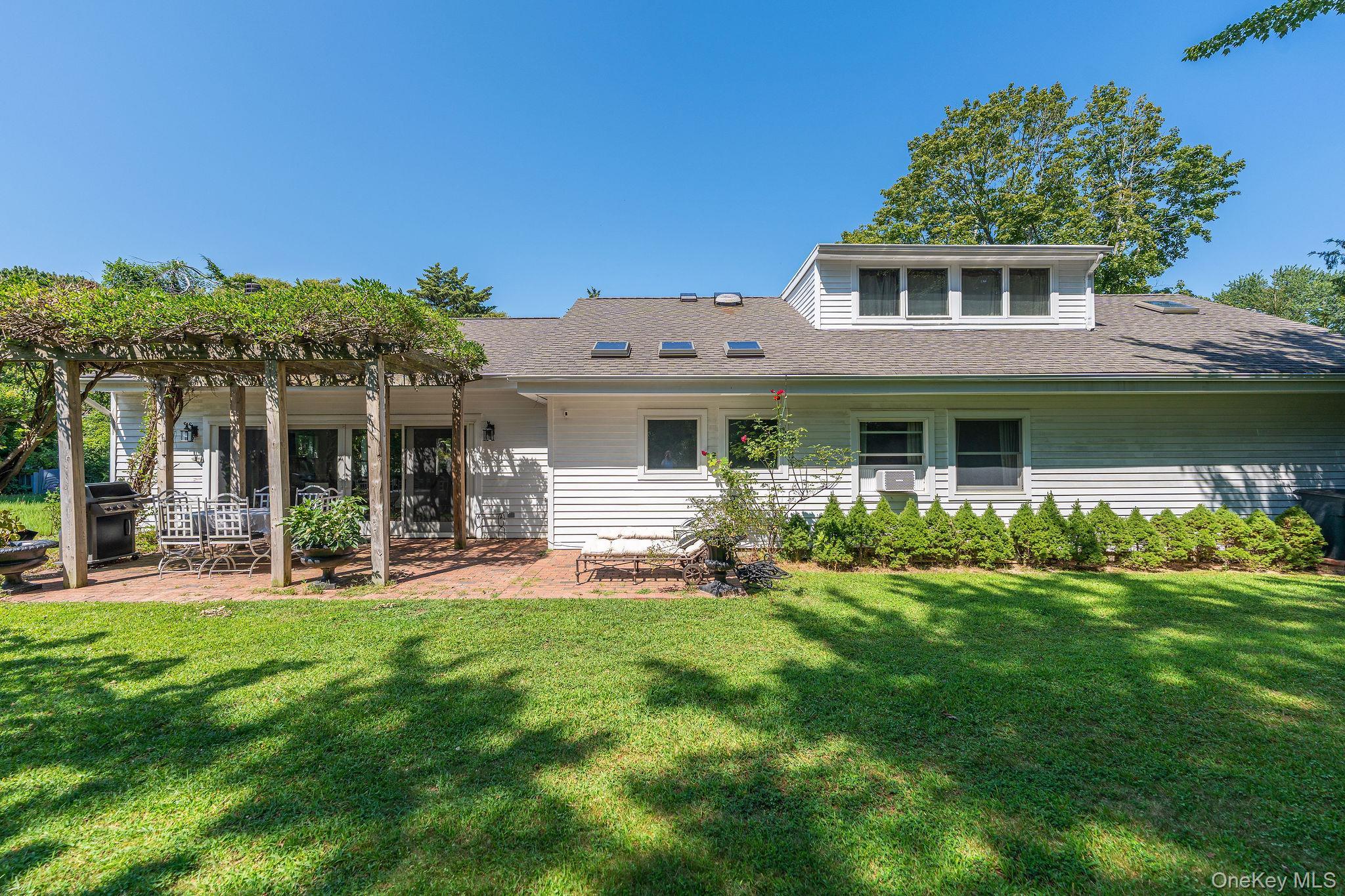 Single Family Gazon Suffolk County, NY 11964, MLS-901615-29