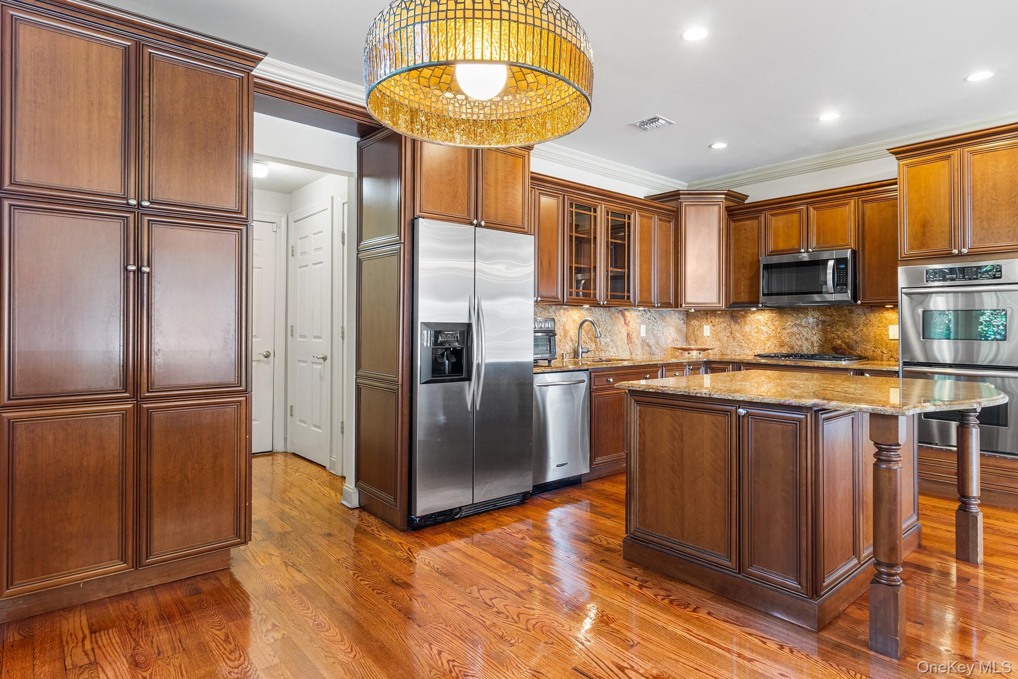 Condo Altessa  Suffolk County, NY 11747, MLS-901619-12