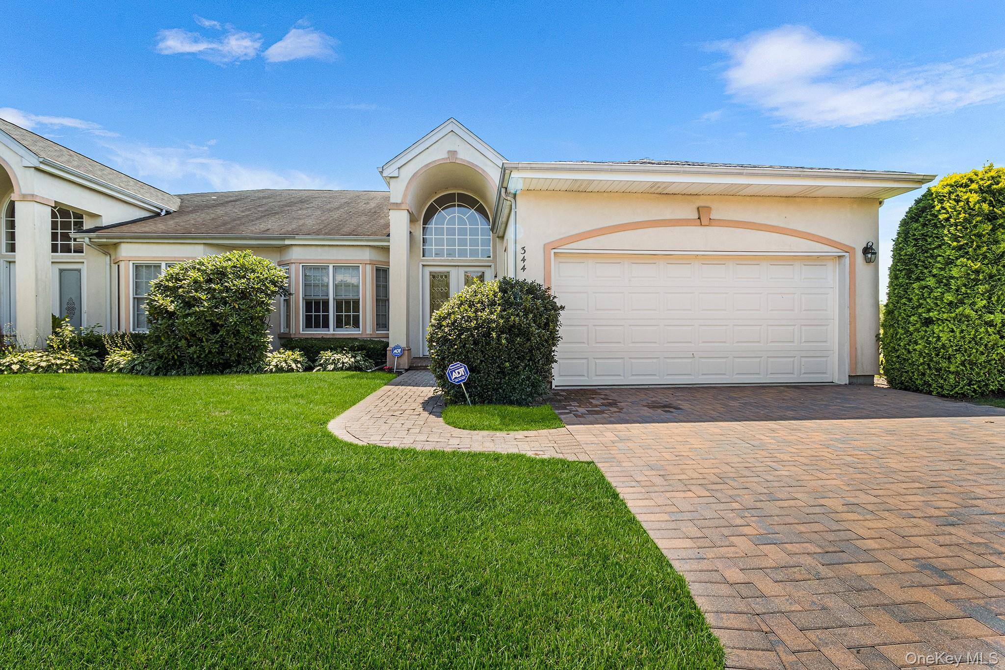 Condo Altessa  Suffolk County, NY 11747, MLS-901619-2