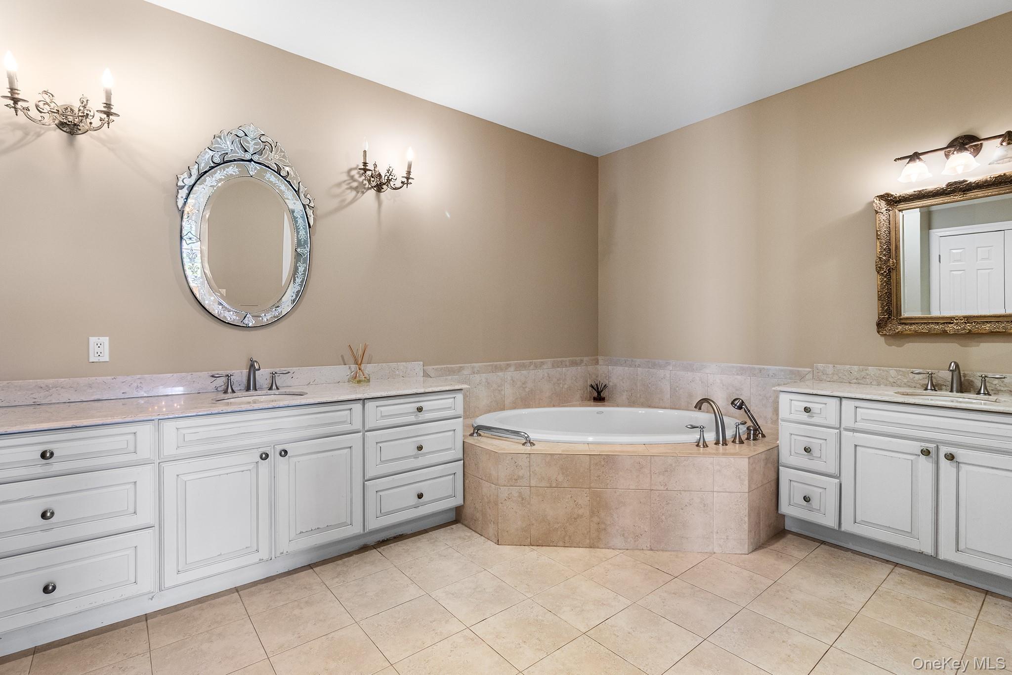 Condo Altessa  Suffolk County, NY 11747, MLS-901619-22
