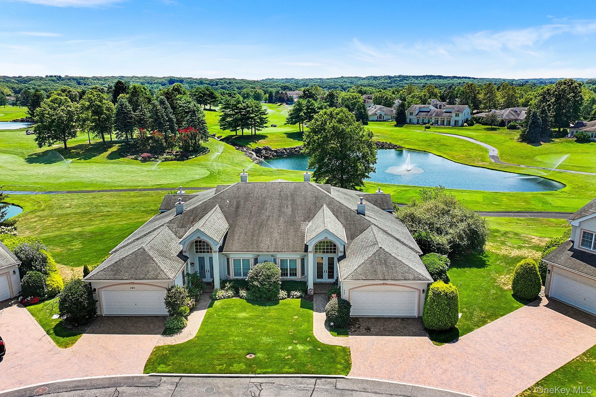 Condo Altessa  Suffolk County, NY 11747, MLS-901619-3