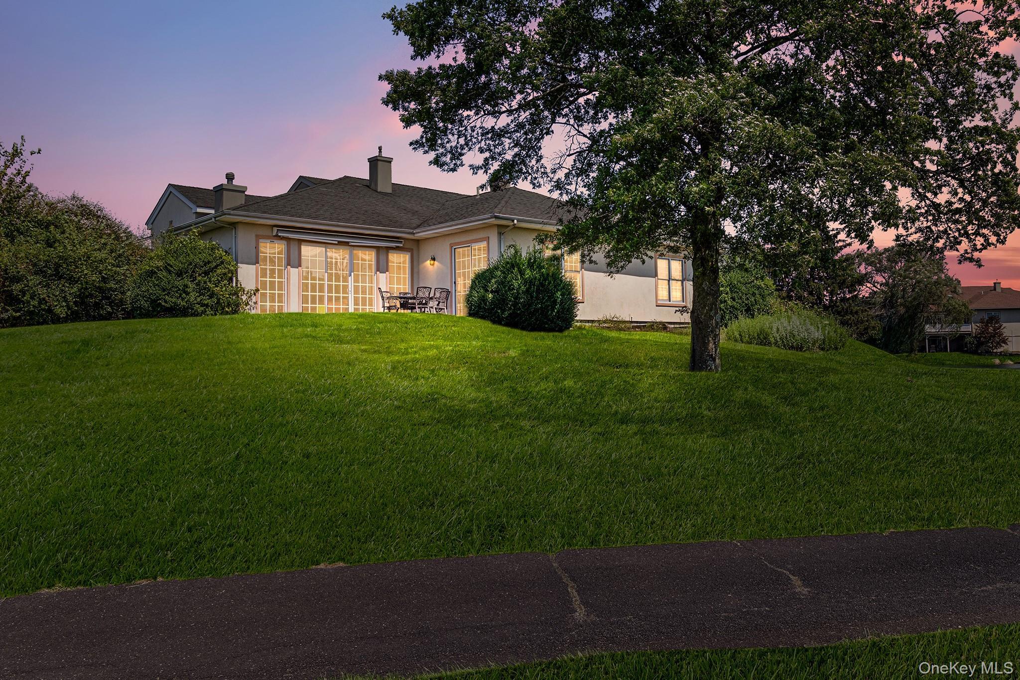 Condo Altessa  Suffolk County, NY 11747, MLS-901619-31