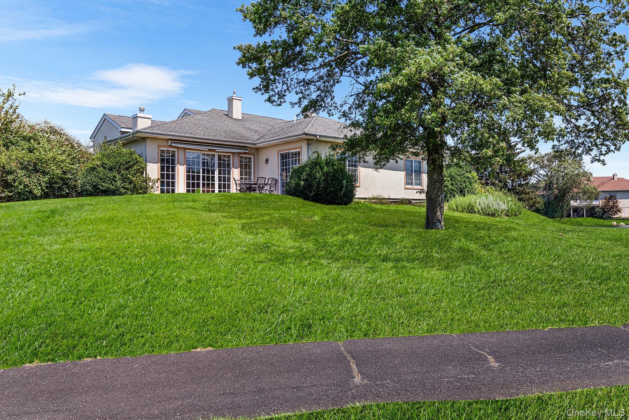 Condo Altessa  Suffolk County, NY 11747, MLS-901619-40