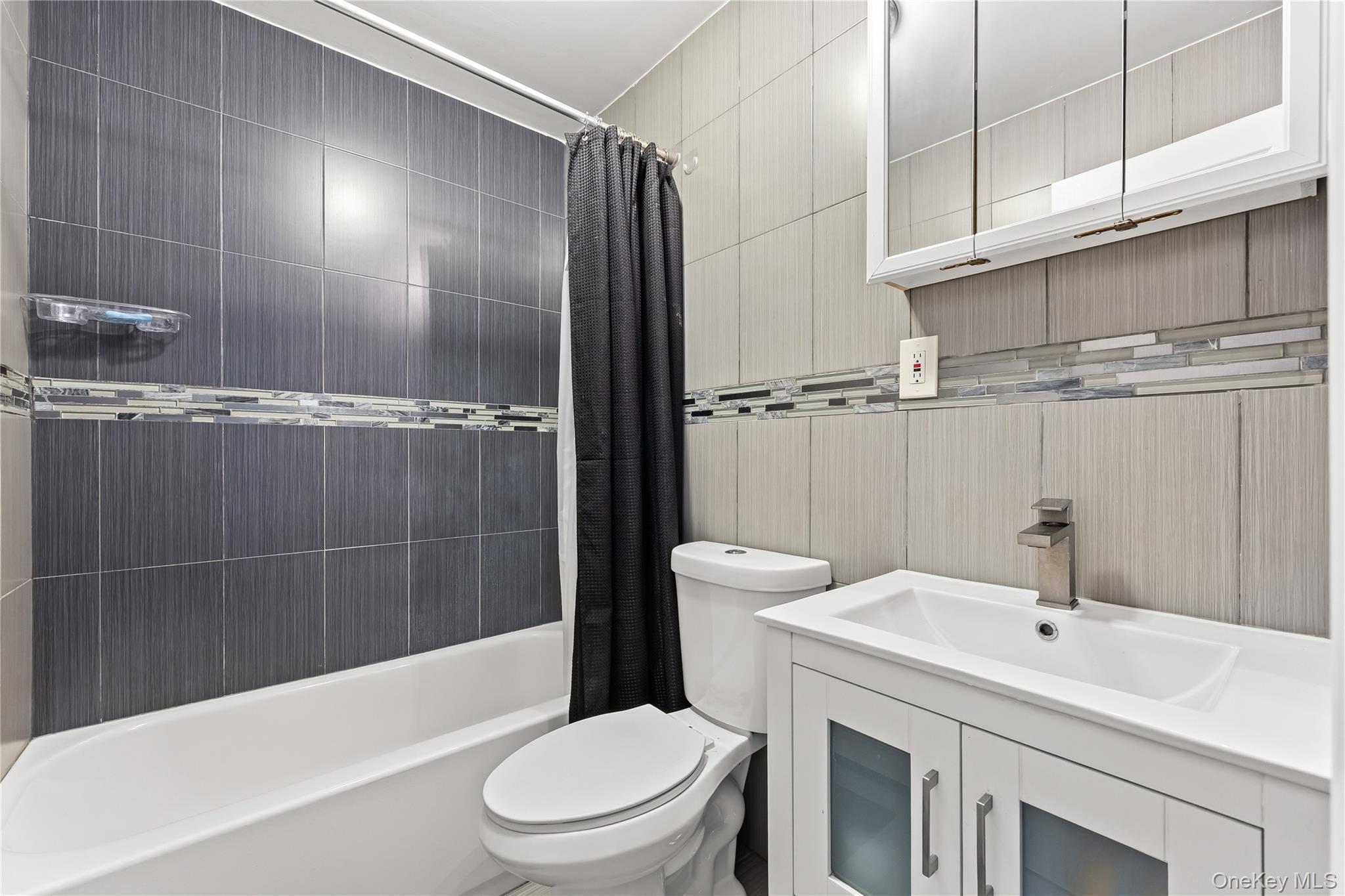 Single Family Wickham  Bronx, NY 10466, MLS-901626-13