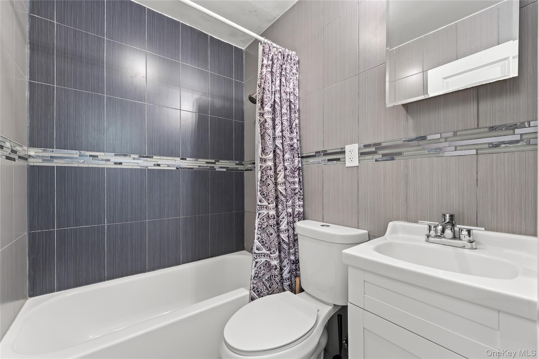 Single Family Wickham  Bronx, NY 10466, MLS-901626-6