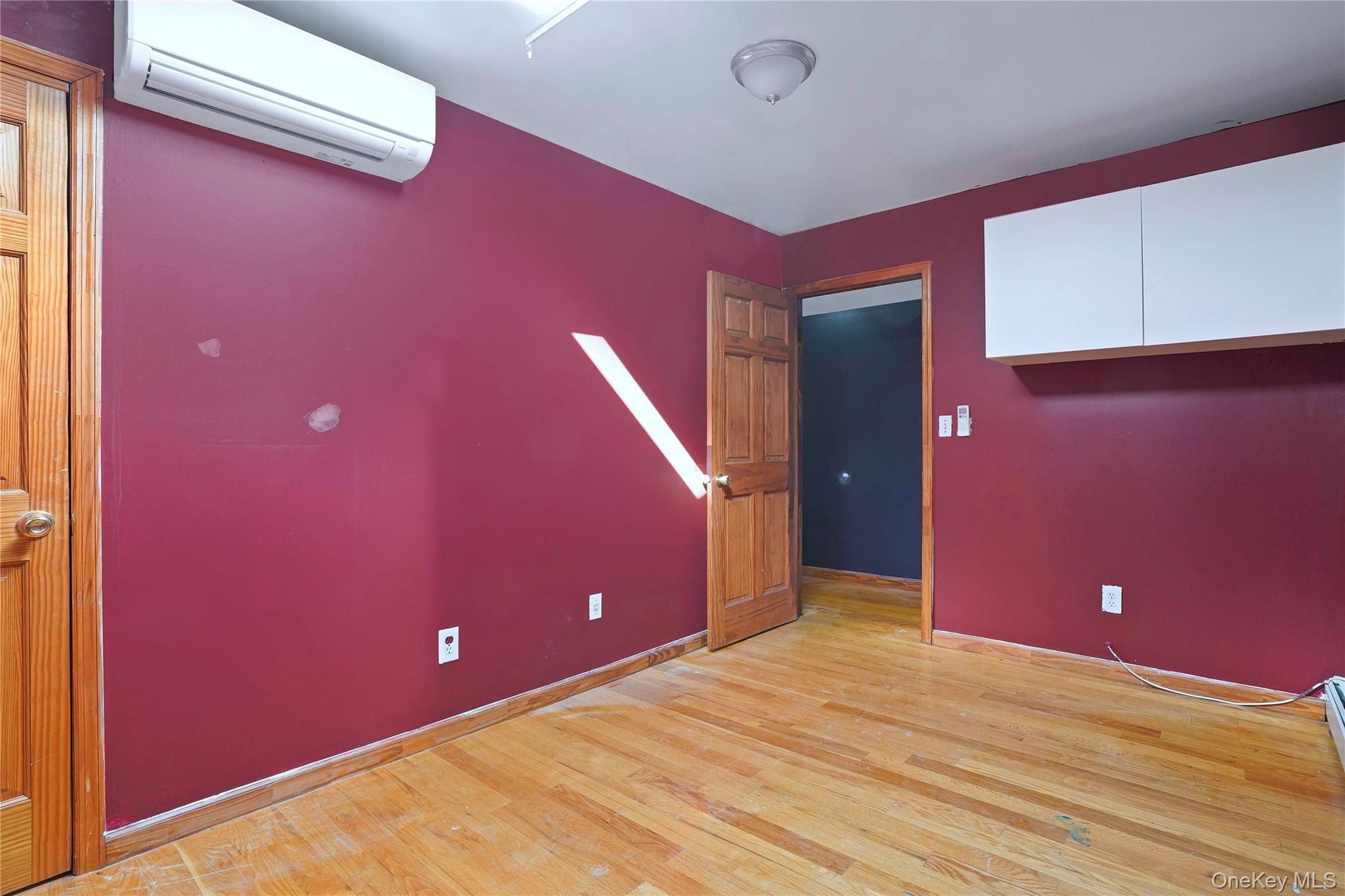 Single Family Metropolitan Queens, NY 11379, MLS-901630-25