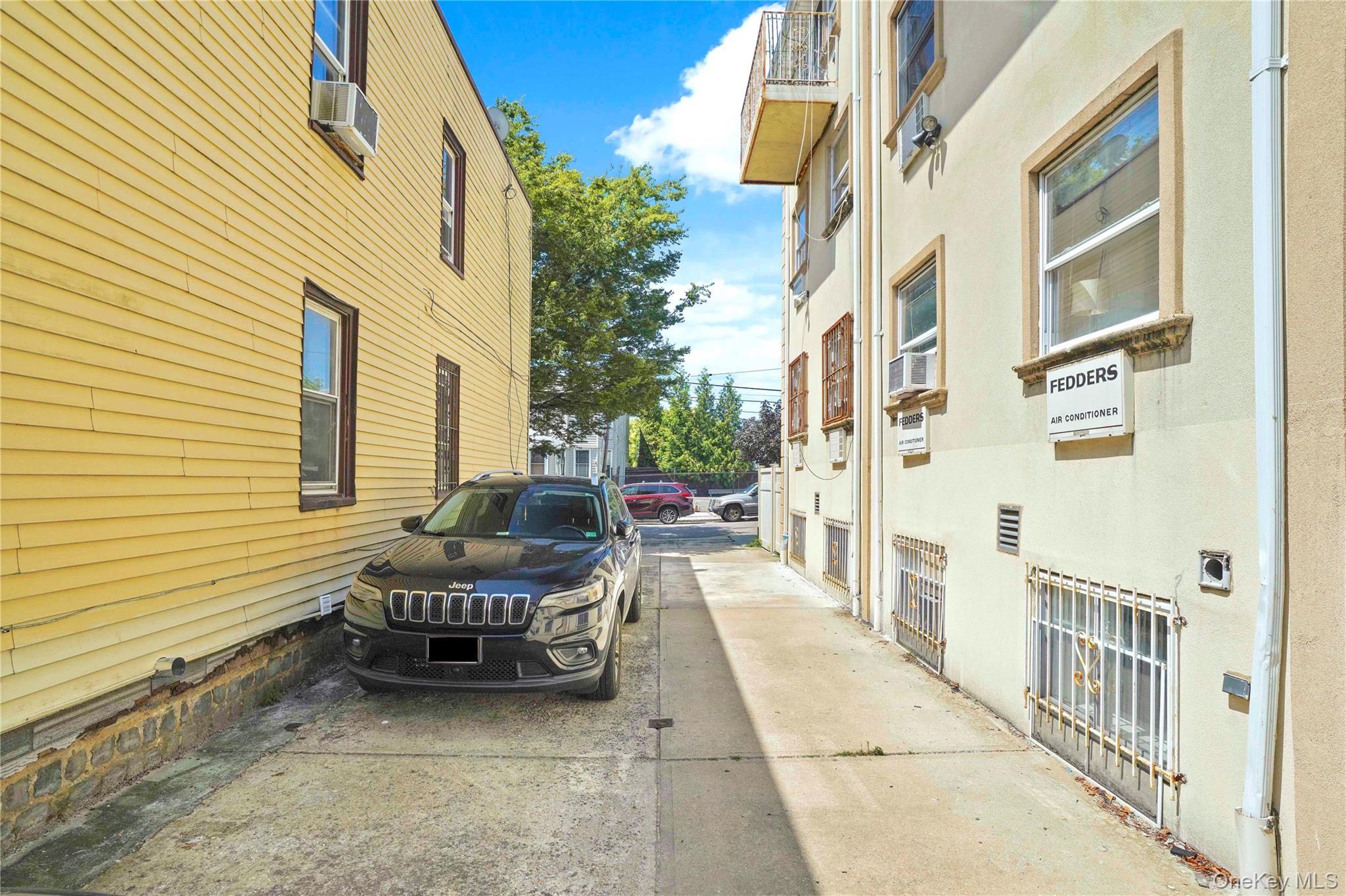 Single Family Metropolitan Queens, NY 11379, MLS-901630-34