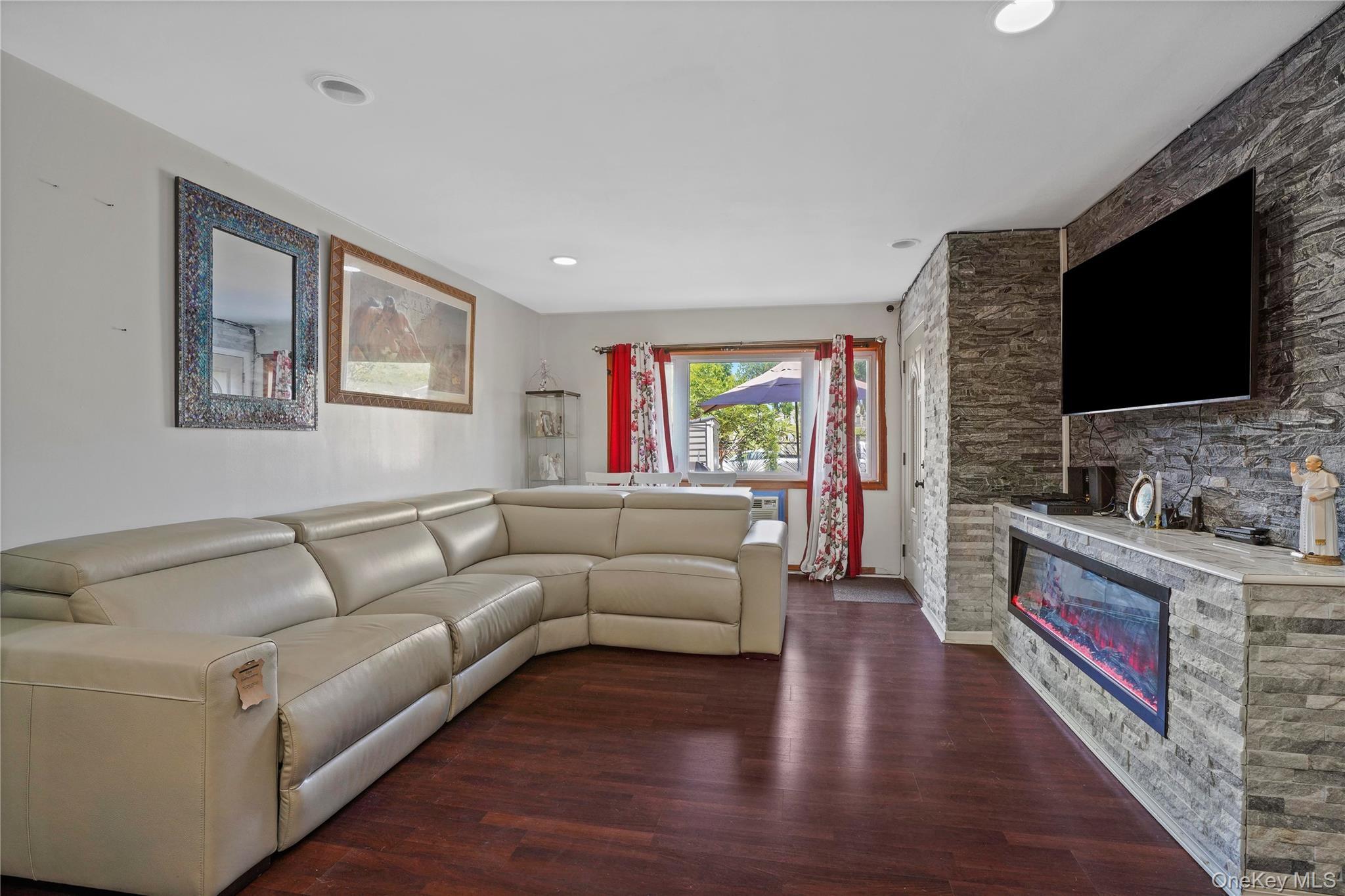 Single Family Metropolitan Queens, NY 11379, MLS-901630-4