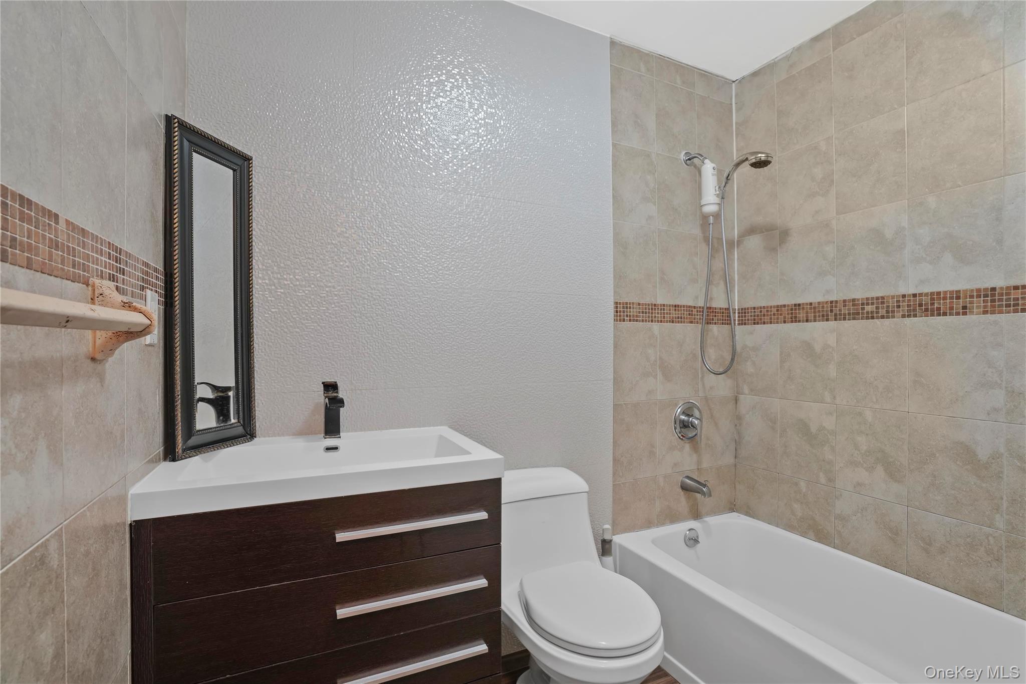 Single Family Metropolitan Queens, NY 11379, MLS-901630-8