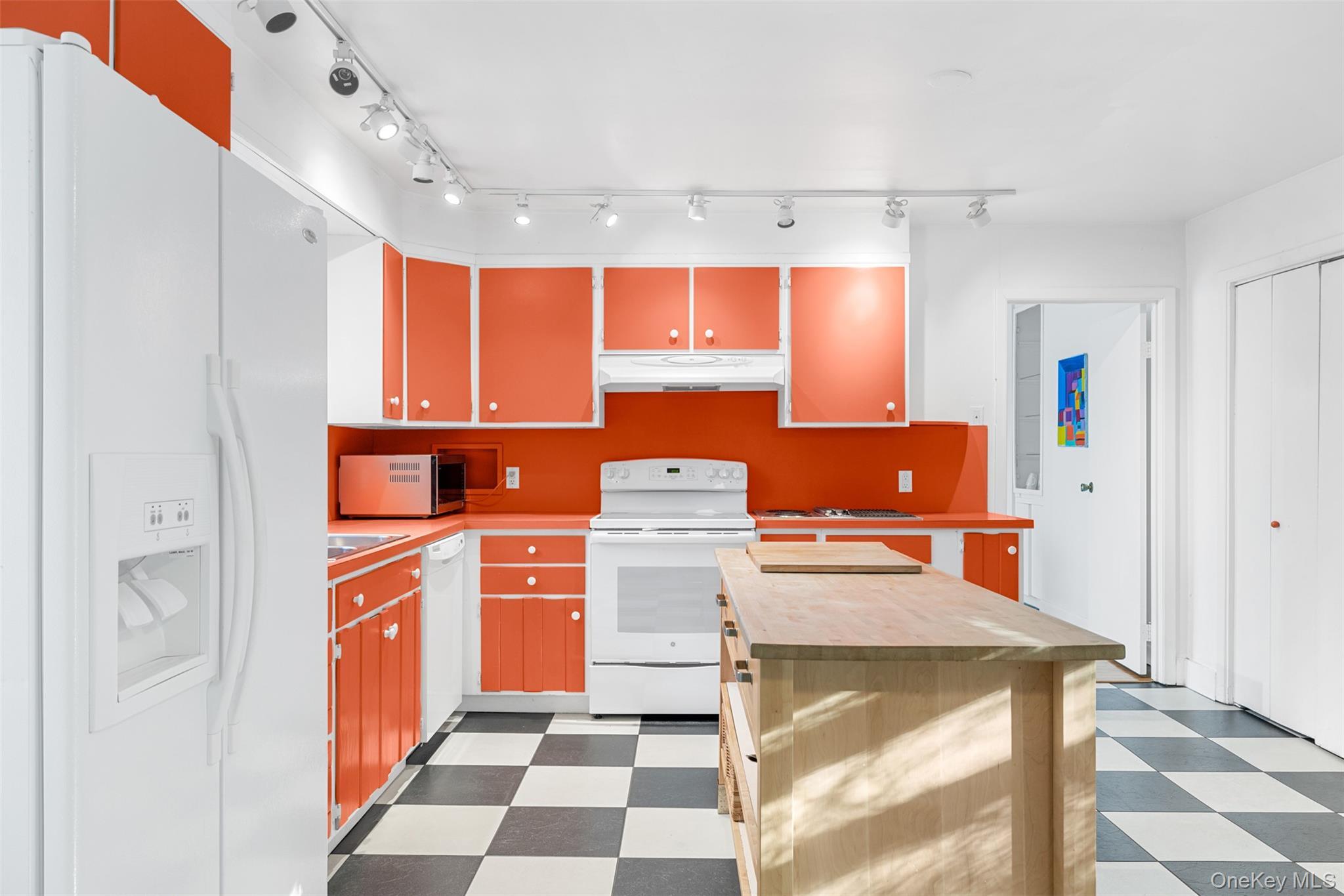 Single Family Chodikee Lake  Ulster County, NY 12528, MLS-901631-37