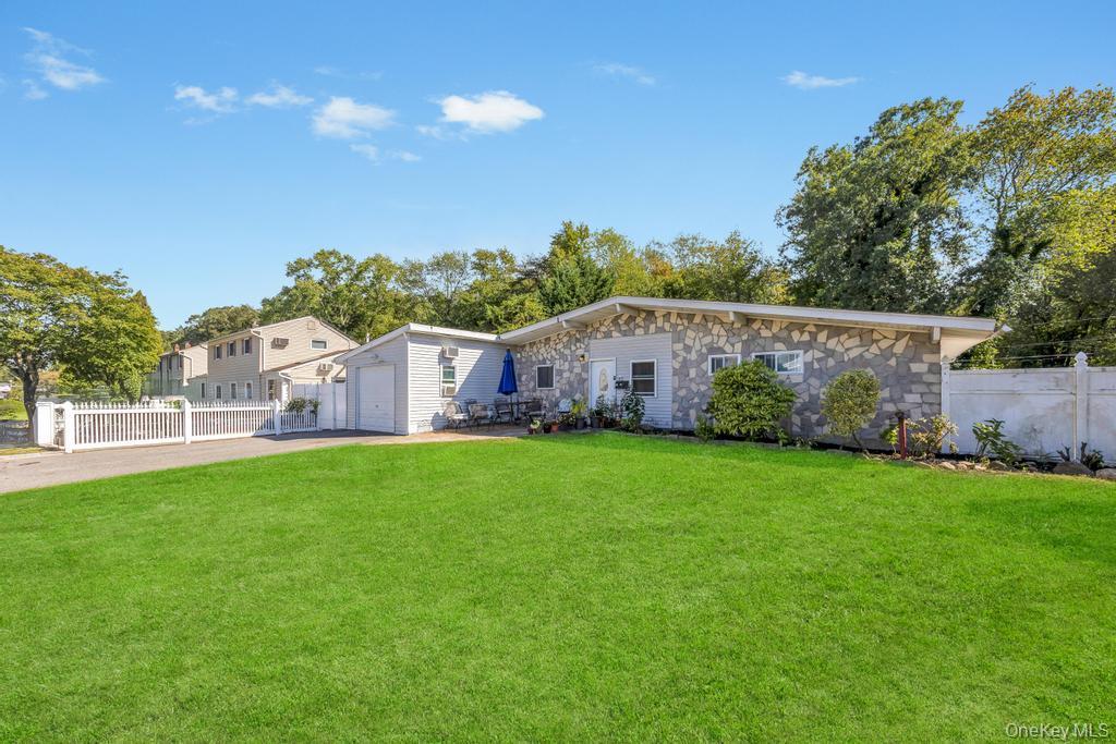 Single Family Richmond Suffolk County, NY 11751, MLS-901674-14