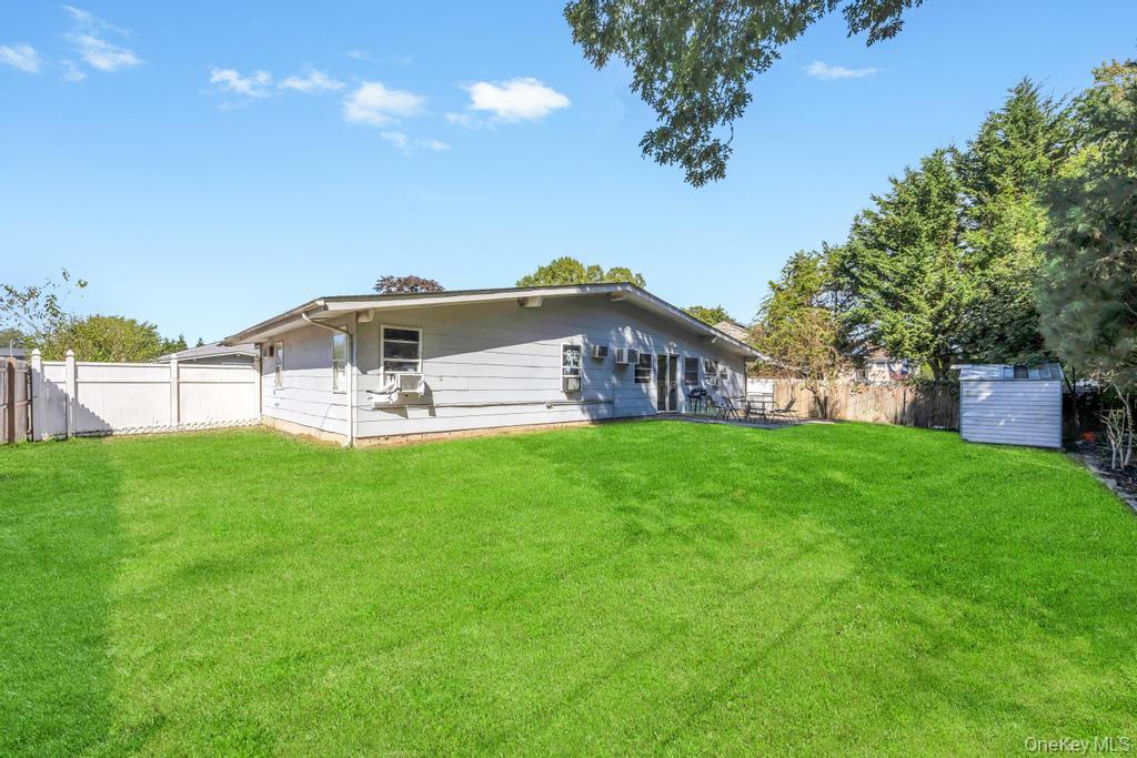 Single Family Richmond Suffolk County, NY 11751, MLS-901674-16