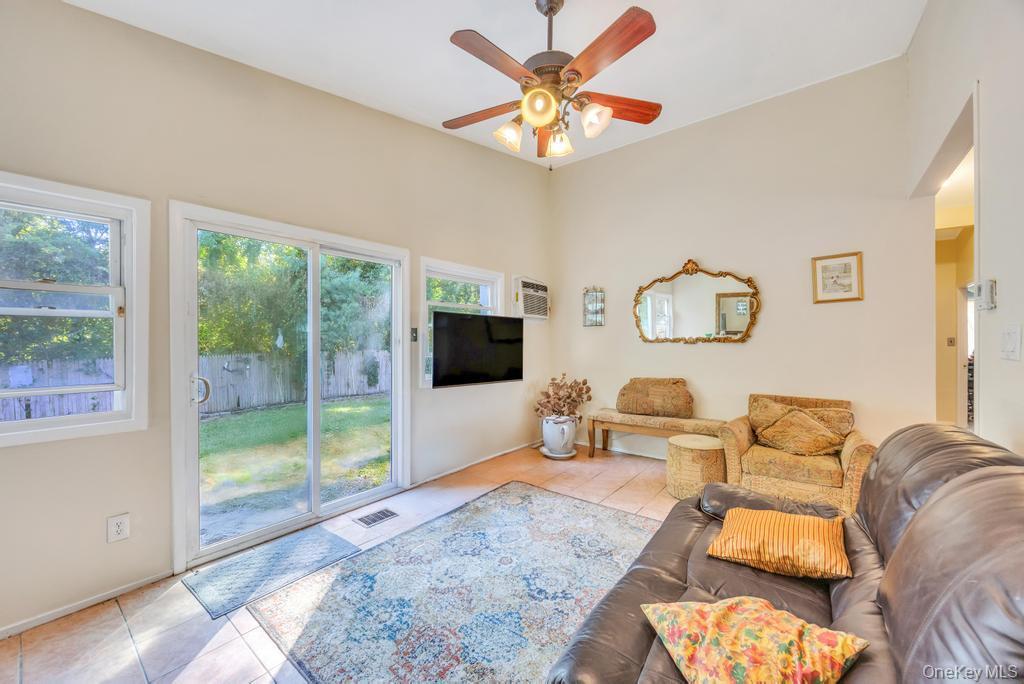 Single Family Richmond Suffolk County, NY 11751, MLS-901674-17