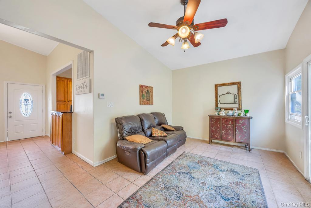 Single Family Richmond Suffolk County, NY 11751, MLS-901674-19