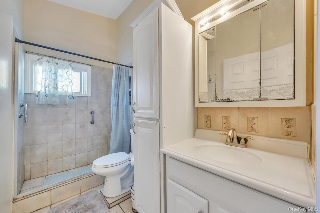 Single Family Richmond Suffolk County, NY 11751, MLS-901674-24