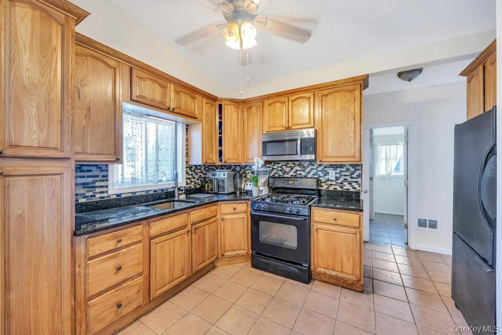 Single Family Richmond Suffolk County, NY 11751, MLS-901674-28