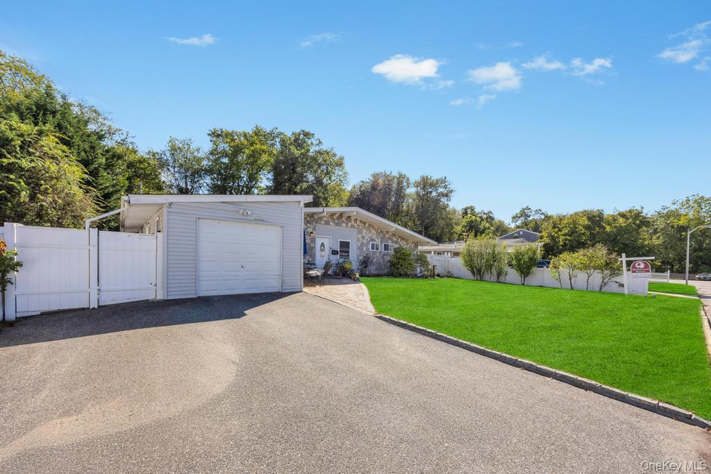 Single Family Richmond Suffolk County, NY 11751, MLS-901674-3