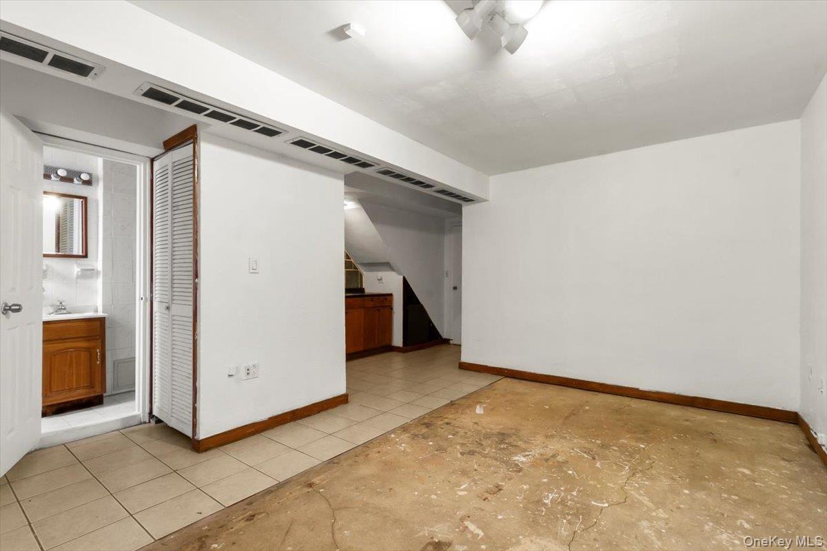 Single Family Radcliff  Bronx, NY 10462, MLS-901680-15