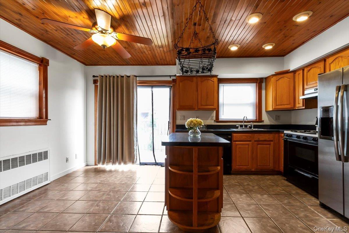 Single Family Radcliff  Bronx, NY 10462, MLS-901680-5