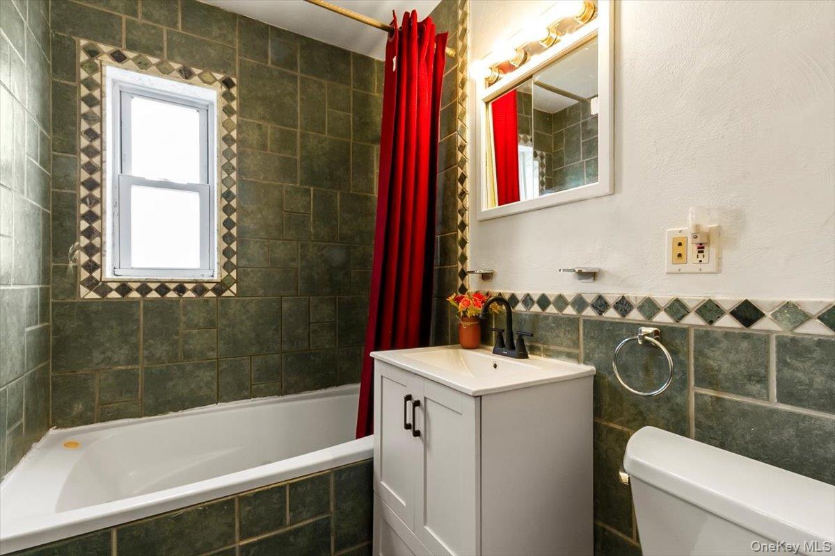 Single Family Radcliff  Bronx, NY 10462, MLS-901680-7