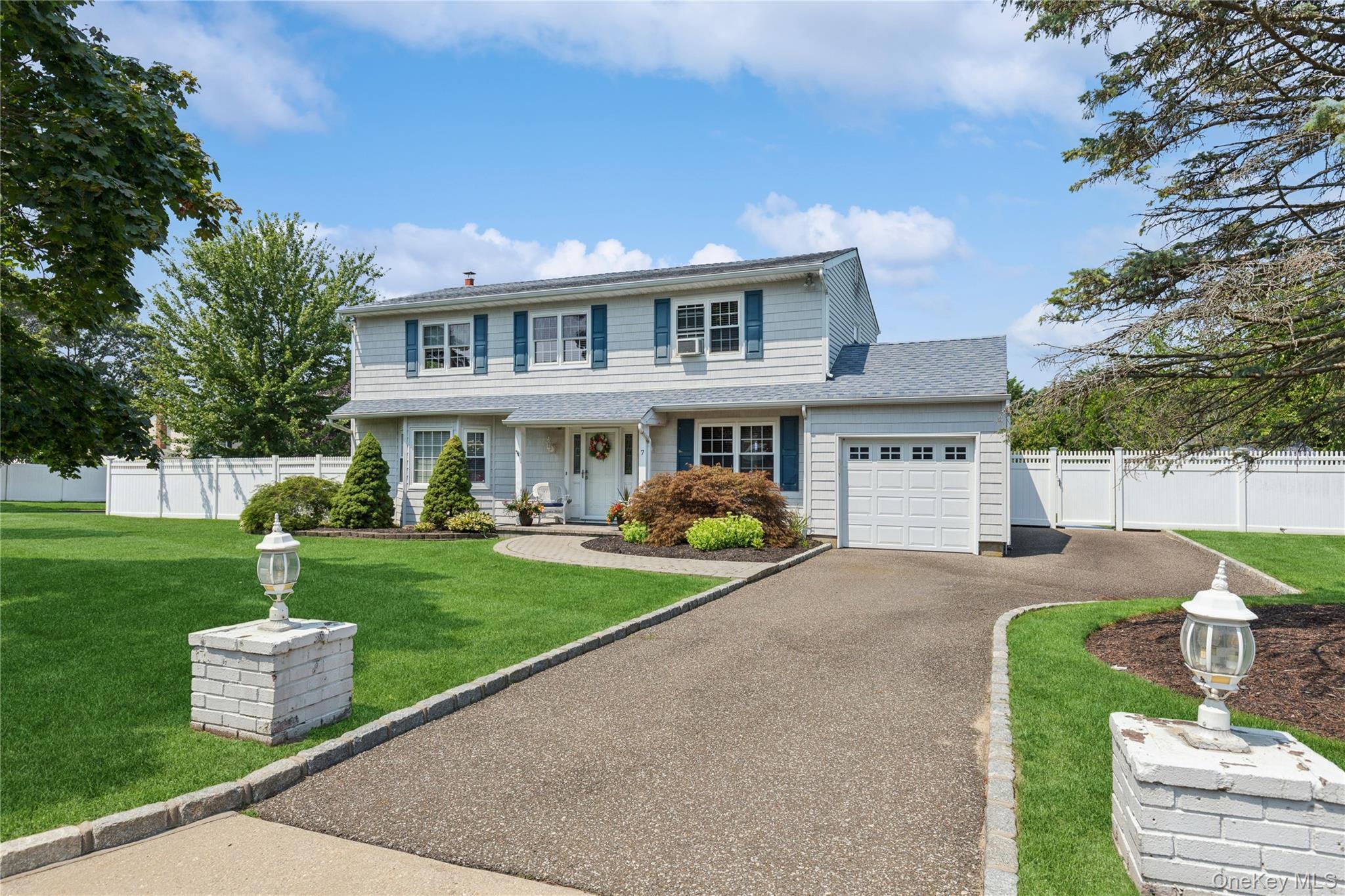 Single Family Mark  Suffolk County, NY 11738, MLS-901887-35