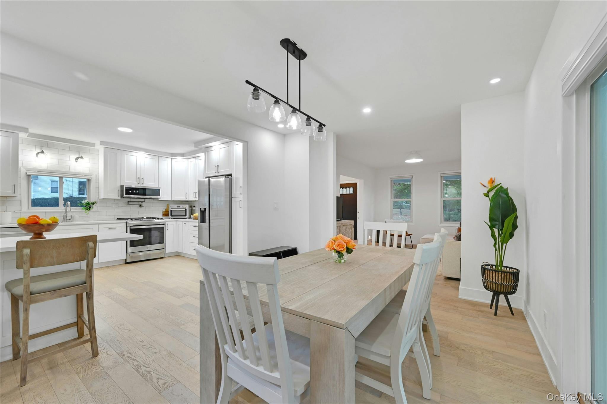 Single Family Nauraushaun Rockland County, NY 10965, MLS-901958-10