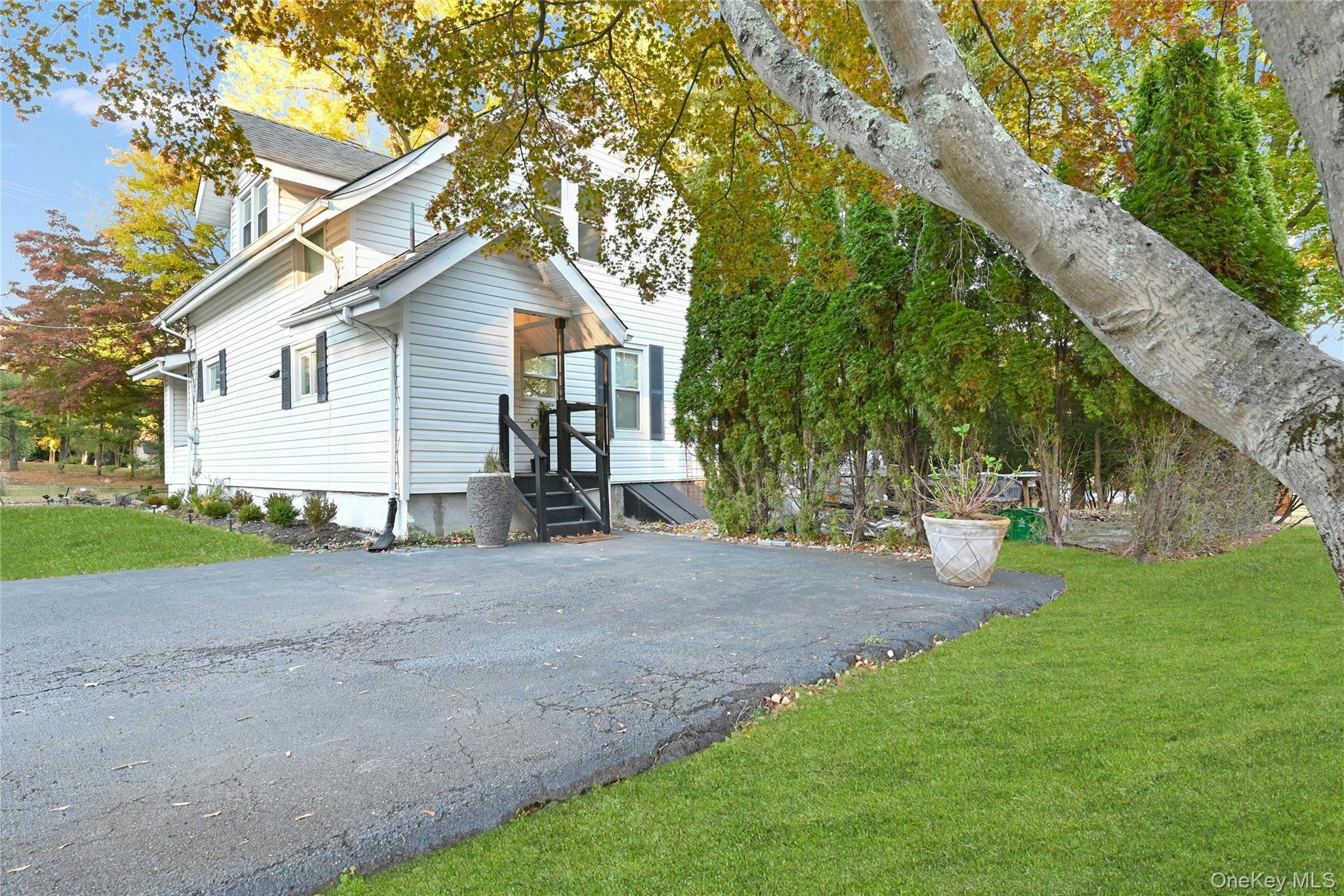 Single Family Nauraushaun Rockland County, NY 10965, MLS-901958-21