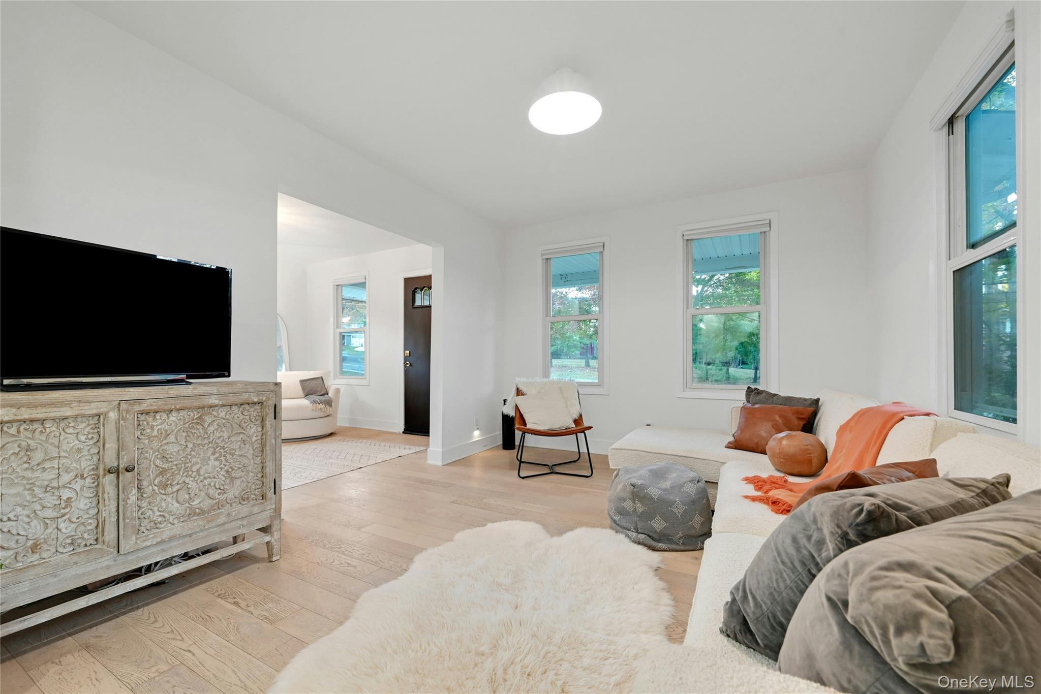 Single Family Nauraushaun Rockland County, NY 10965, MLS-901958-8