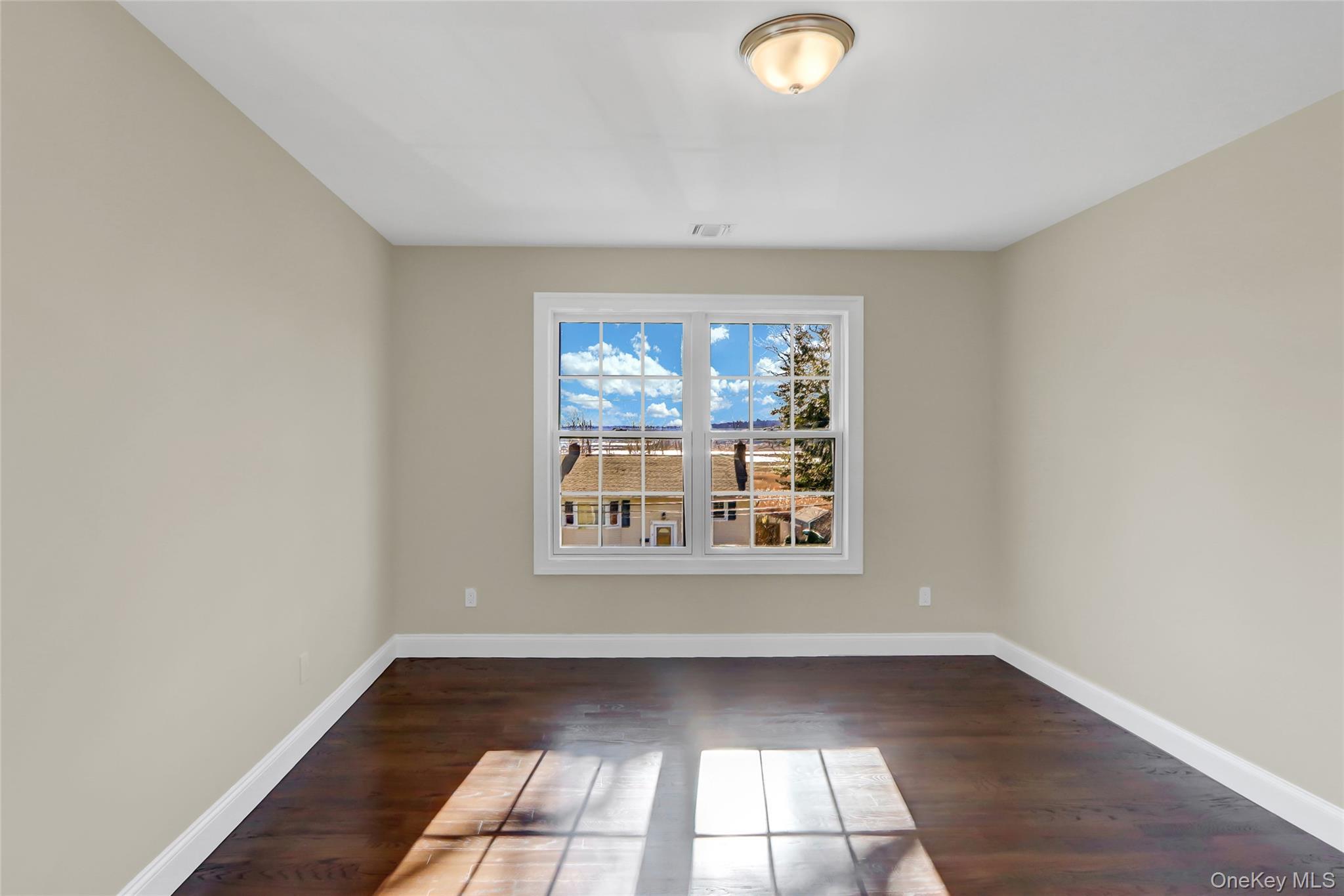 Single Family Hickory Nassau County, NY 11709, MLS-902009-36