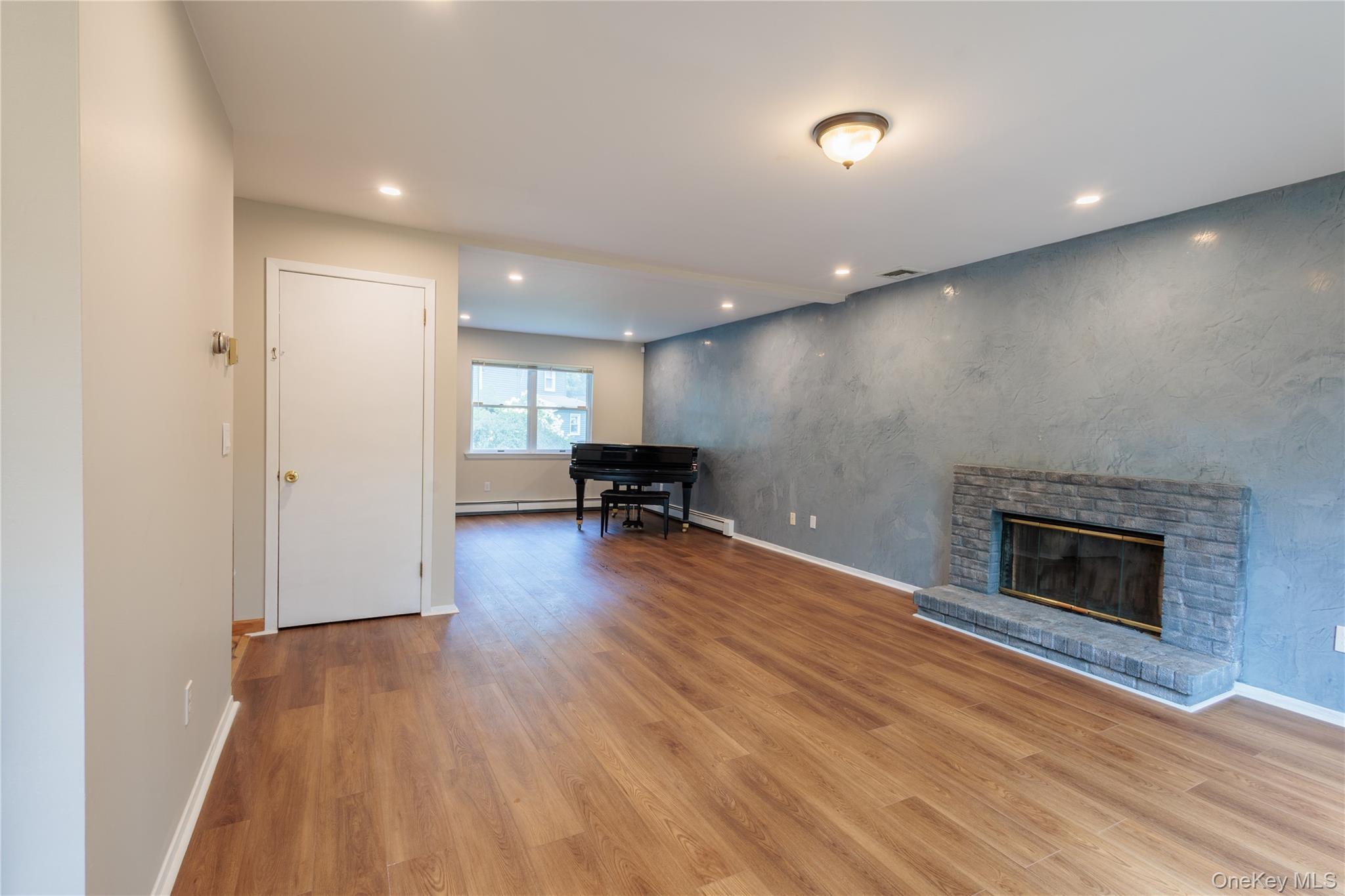 Single Family Hill  Suffolk County, NY 11780, MLS-902012-4