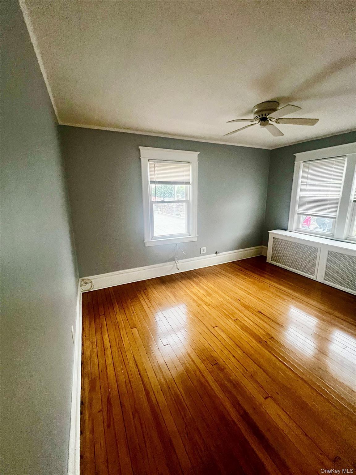 Apartment Dyre Bronx, NY 10466, MLS-902018-8