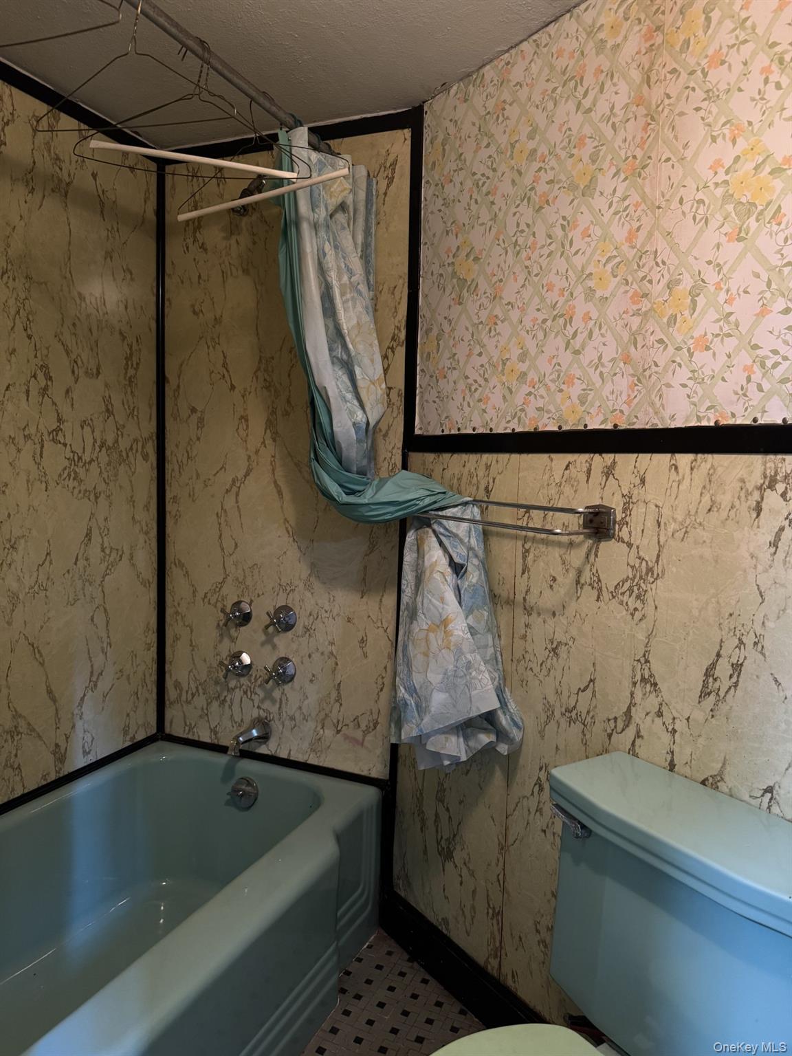 Single Family 213th  Bronx, NY 10469, MLS-902020-19