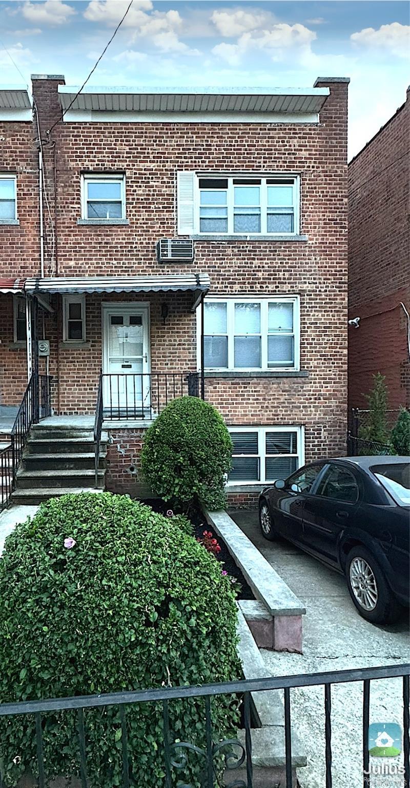 Single Family 213th  Bronx, NY 10469, MLS-902020-2
